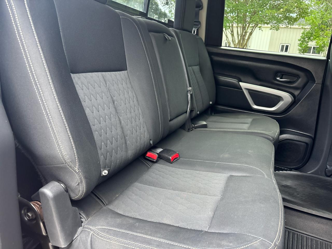 Nissan Titan SV Crew Cab 4WD 2018
