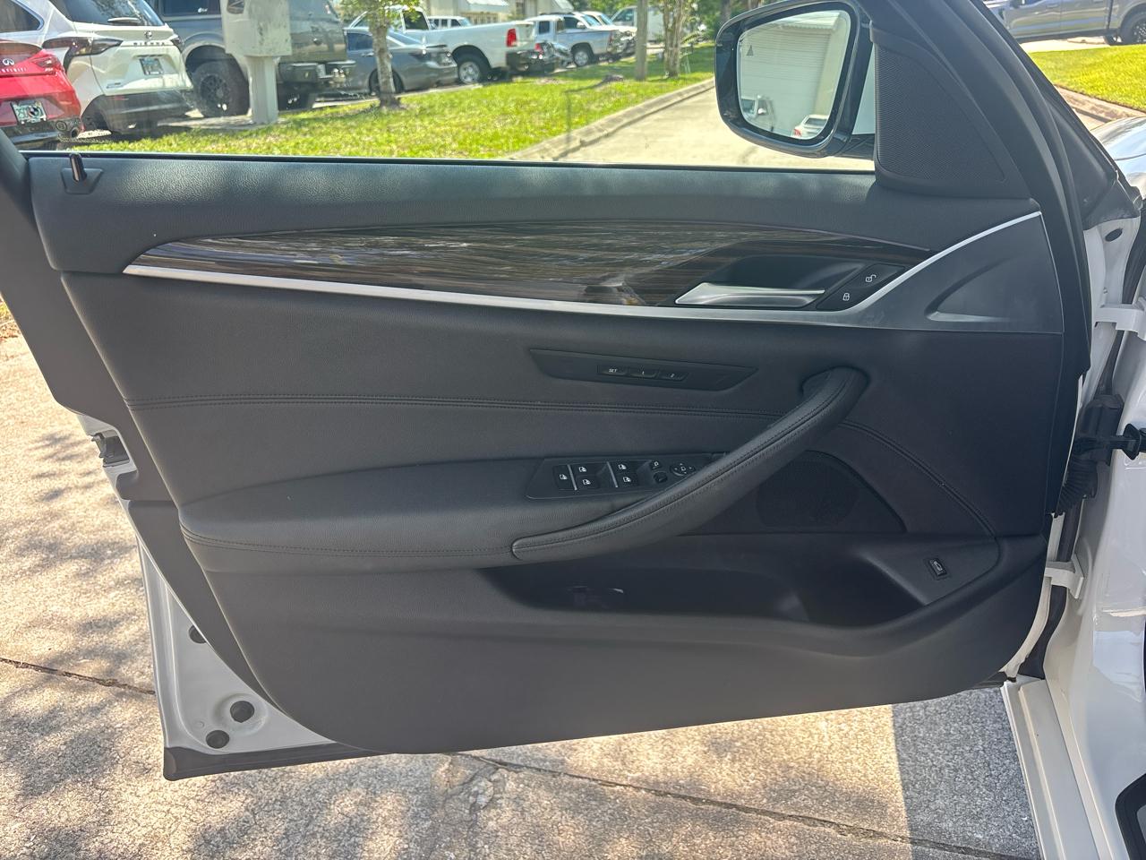 BMW 5-Series 530i 2019