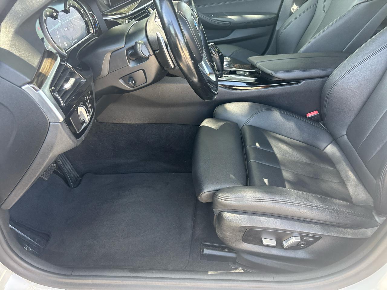 BMW 5-Series 530i 2019