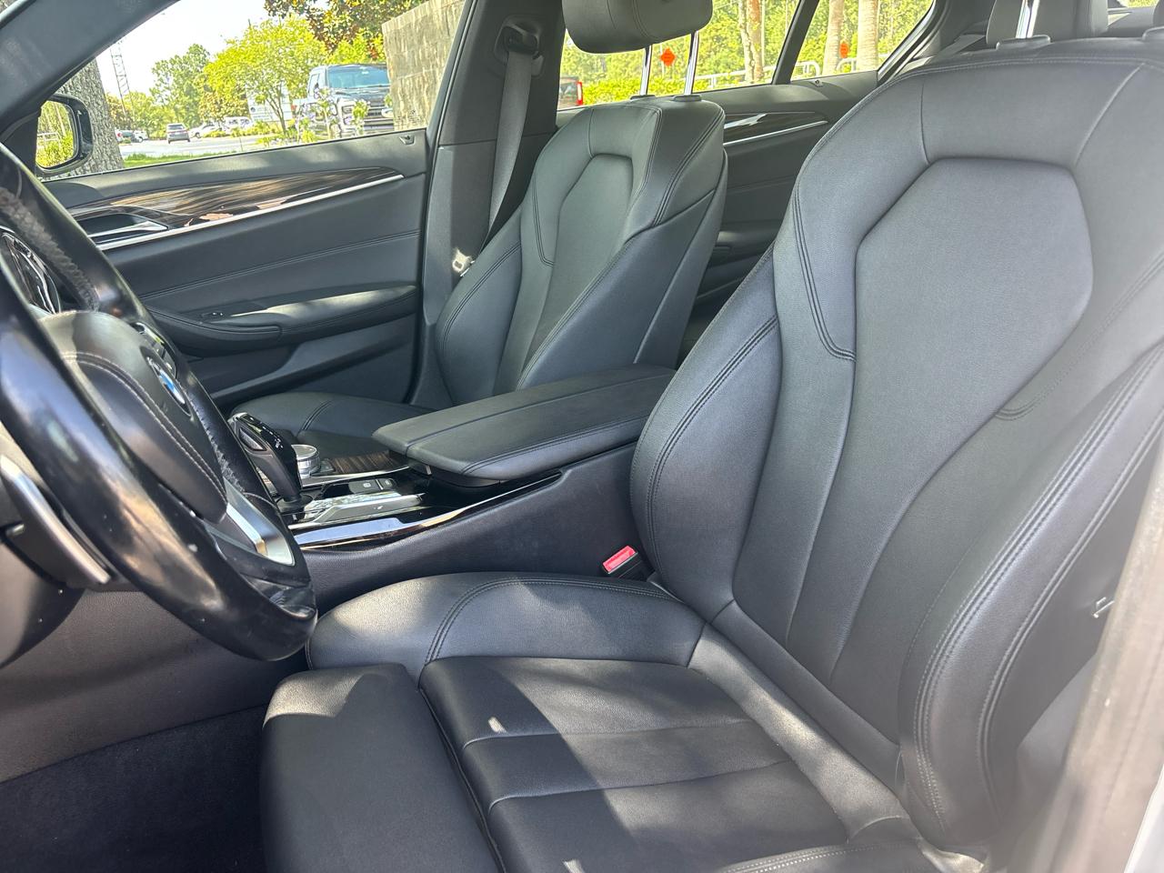 BMW 5-Series 530i 2019