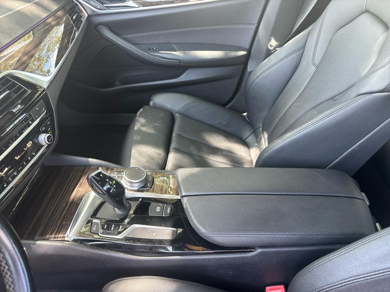 BMW 5-Series 530i 2019