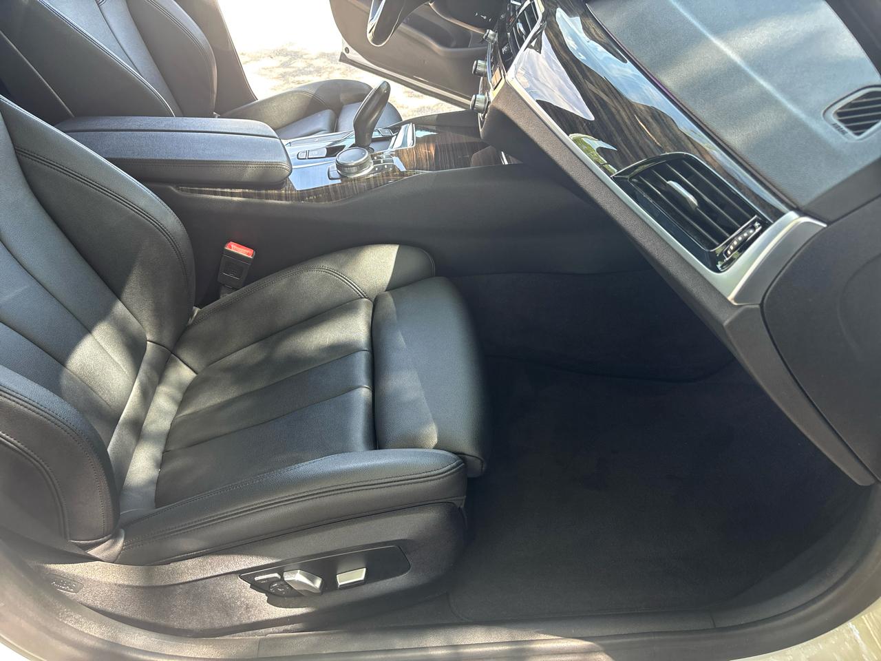 BMW 5-Series 530i 2019