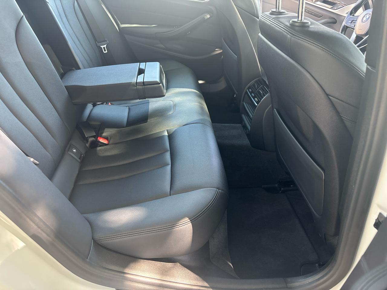 BMW 5-Series 530i 2019
