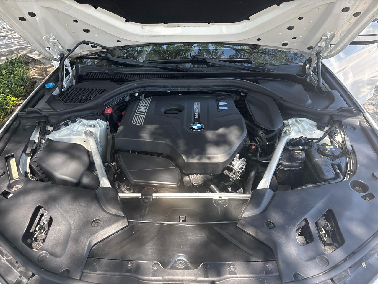 BMW 5-Series 530i 2019