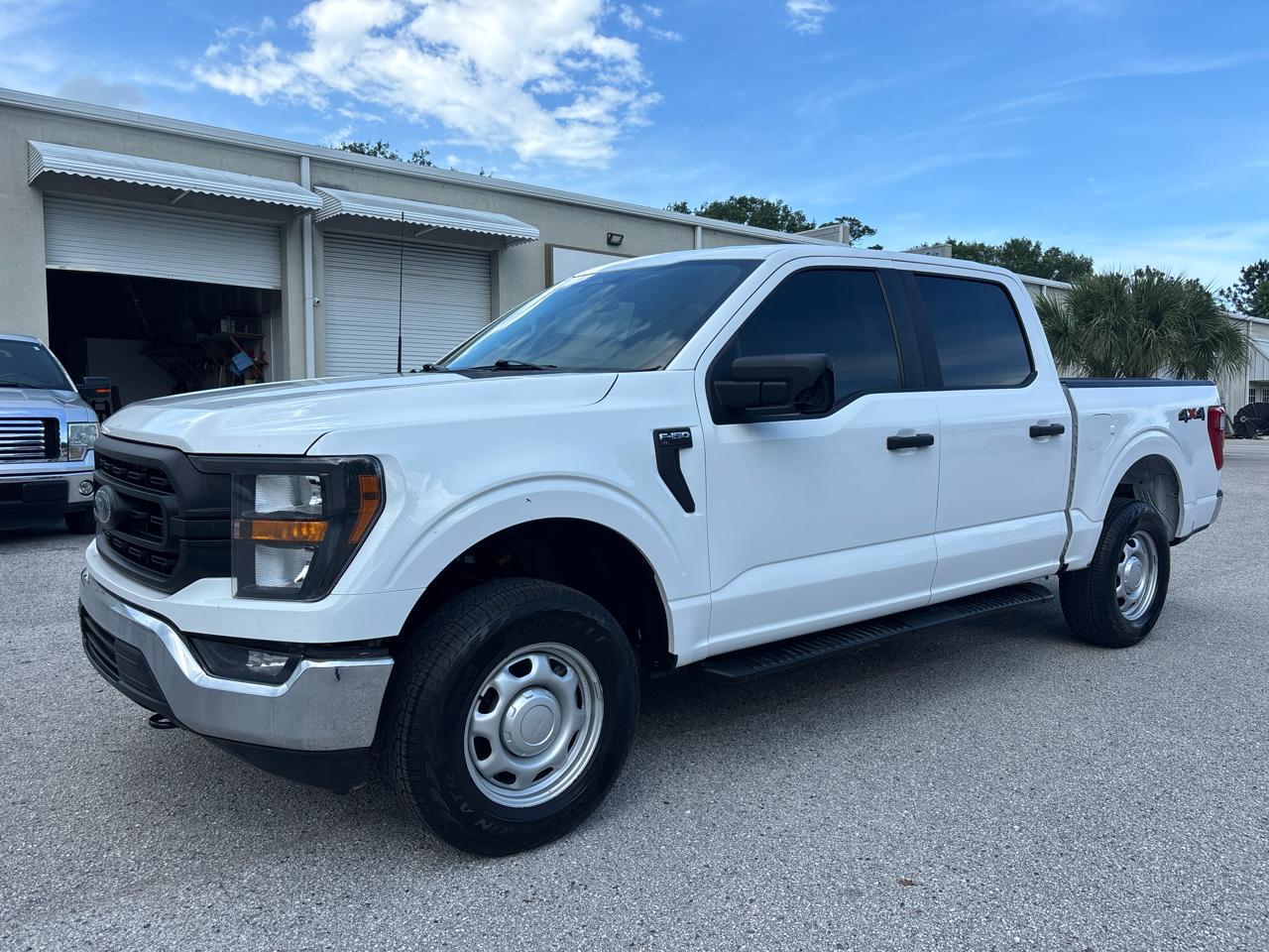 Ford F-150 4WD SuperCrew 145" XL 2023