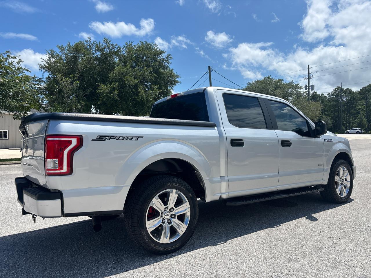 Ford F-150 2WD SuperCrew 139" XL 2017