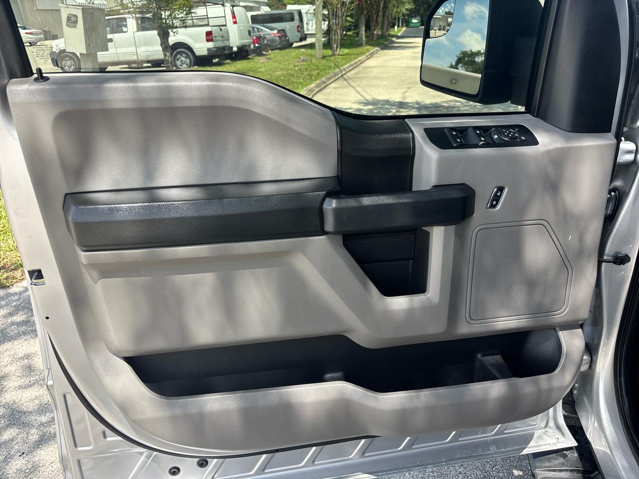 Ford F-150 2WD SuperCrew 139" XL 2017