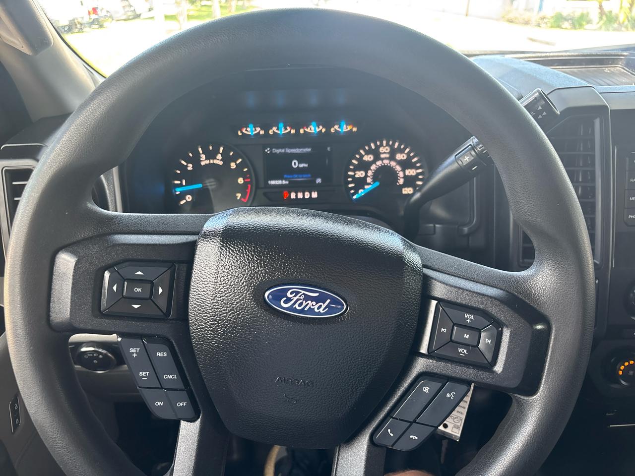 Ford F-150 2WD SuperCrew 139" XL 2017