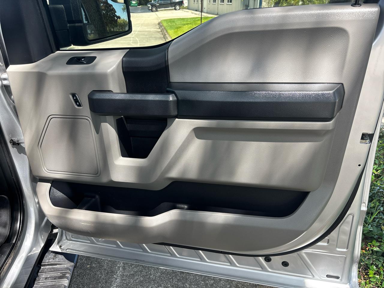 Ford F-150 2WD SuperCrew 139" XL 2017