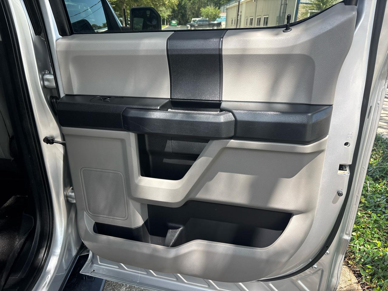 Ford F-150 2WD SuperCrew 139" XL 2017