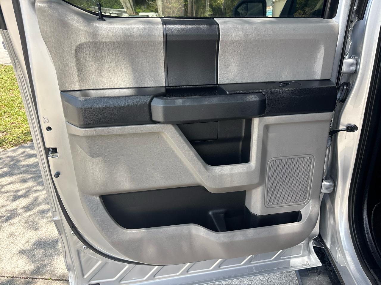 Ford F-150 2WD SuperCrew 139" XL 2017
