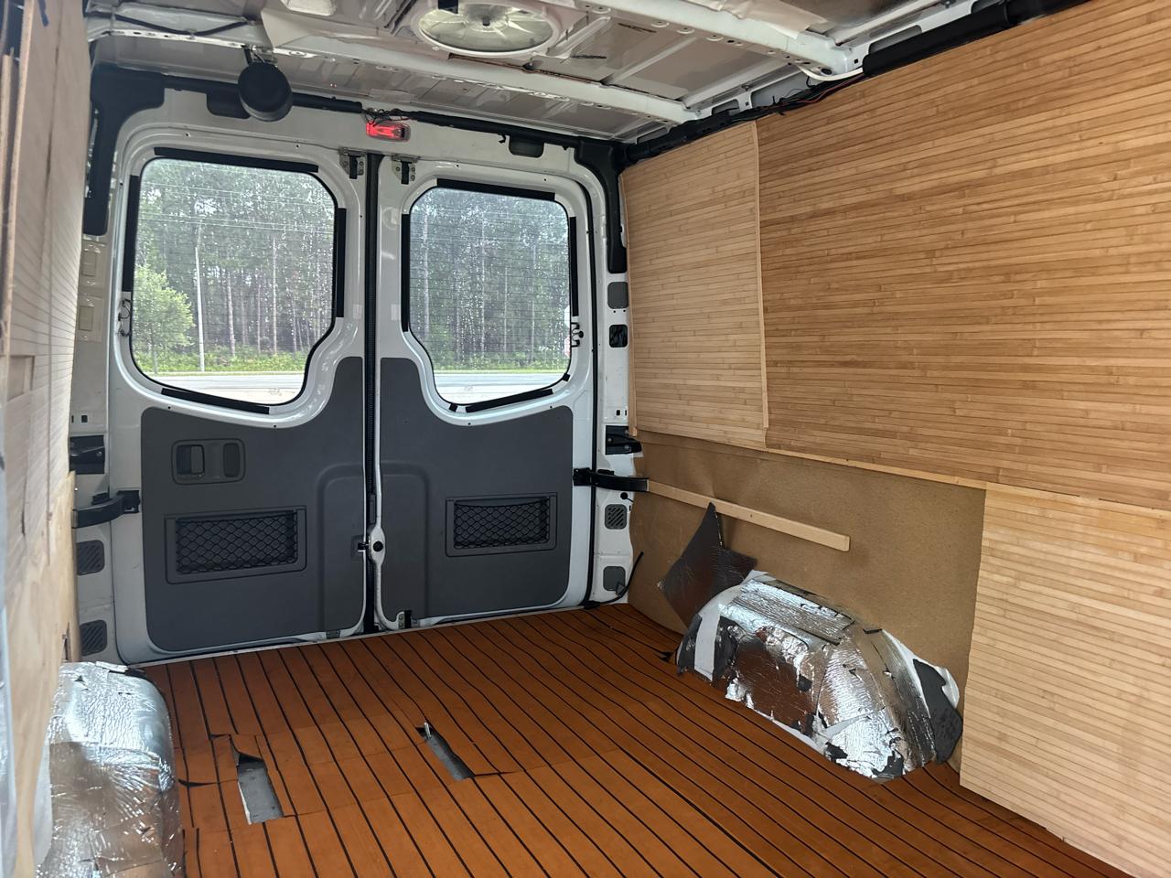 Mercedes-Benz Sprinter 2500 High Roof 144-in. WB 2013