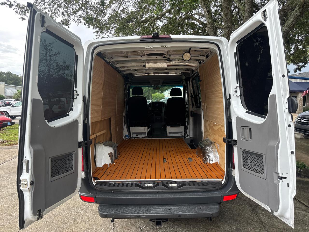 Mercedes-Benz Sprinter 2500 High Roof 144-in. WB 2013