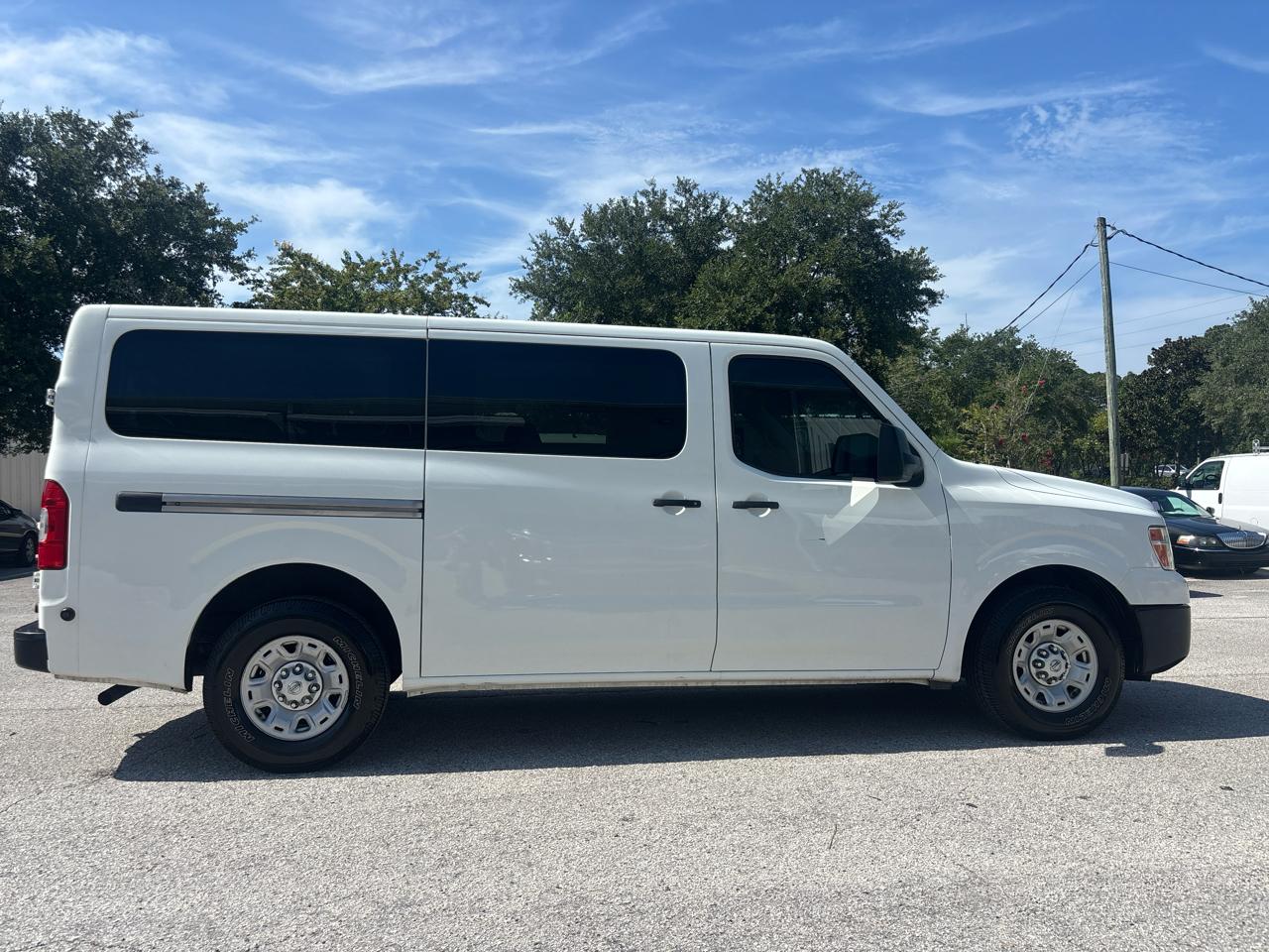 Nissan NV Passenger 3500 S V6 2013