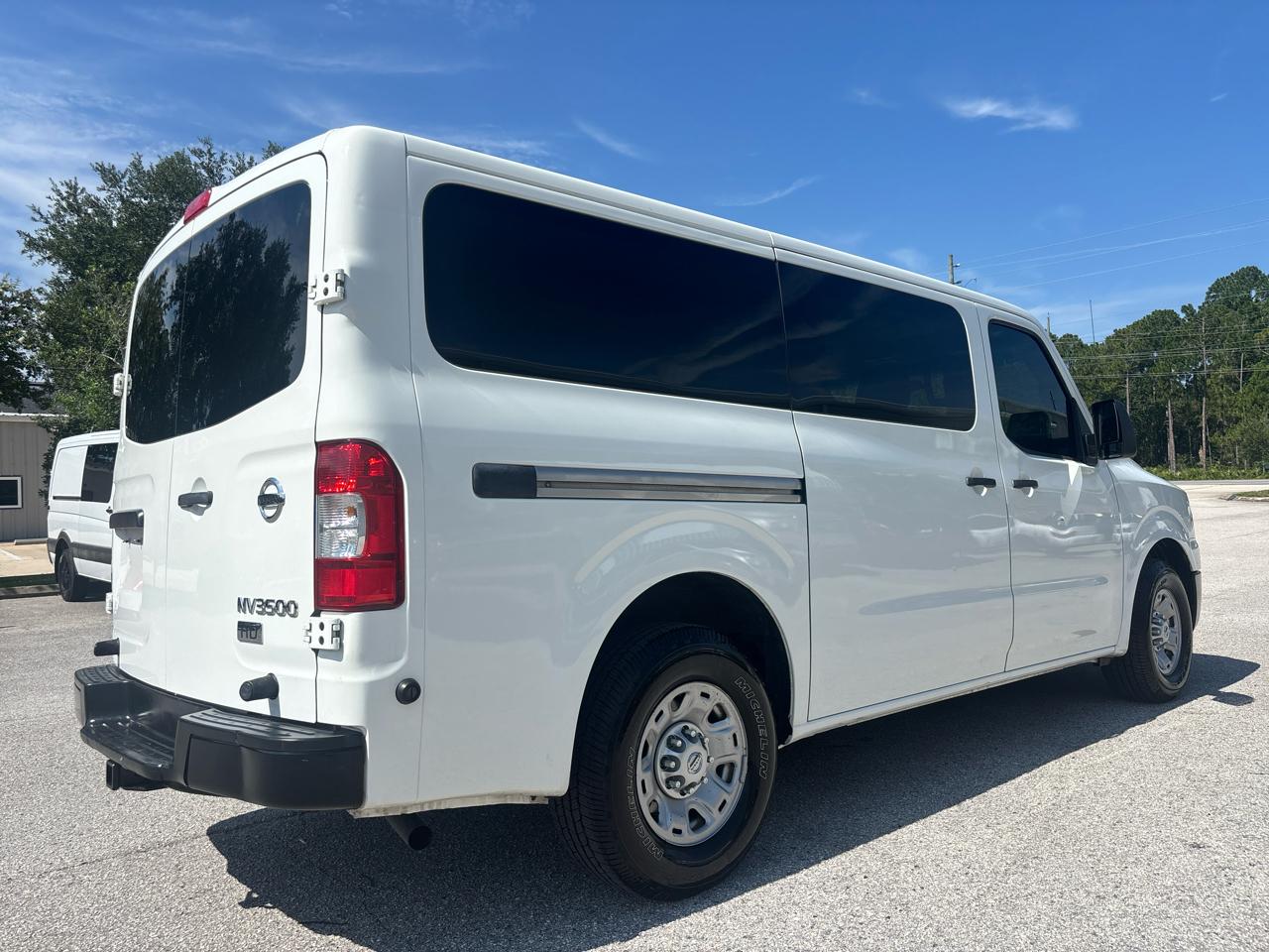 Nissan NV Passenger 3500 S V6 2013