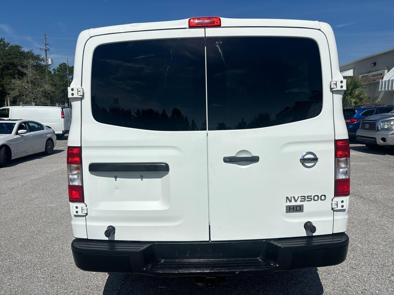 Nissan NV Passenger 3500 S V6 2013