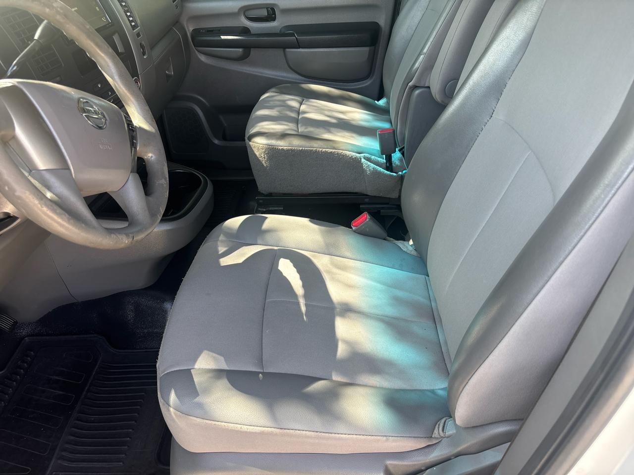 Nissan NV Passenger 3500 S V6 2013