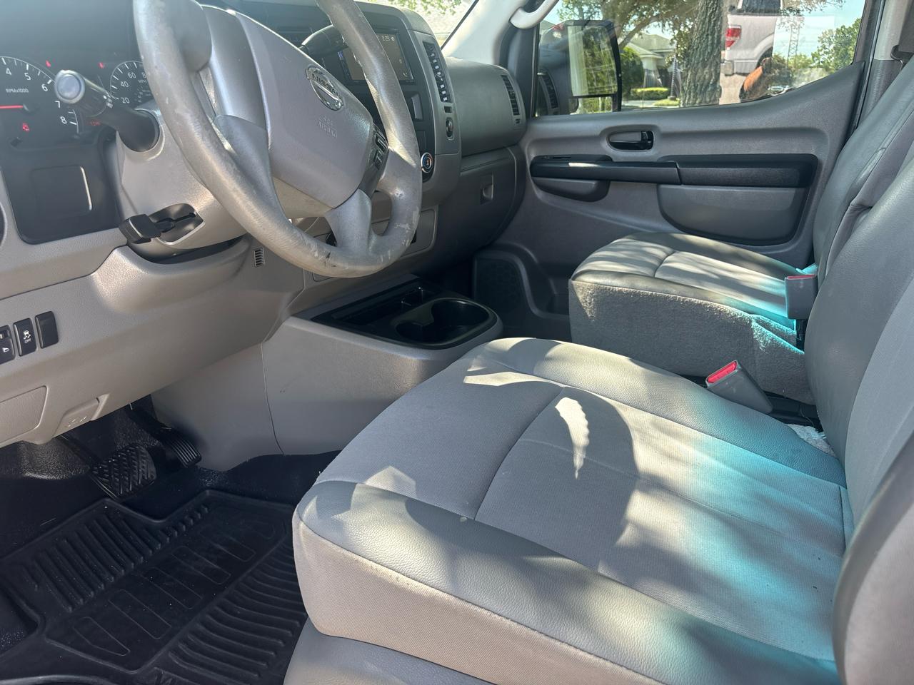 Nissan NV Passenger 3500 S V6 2013