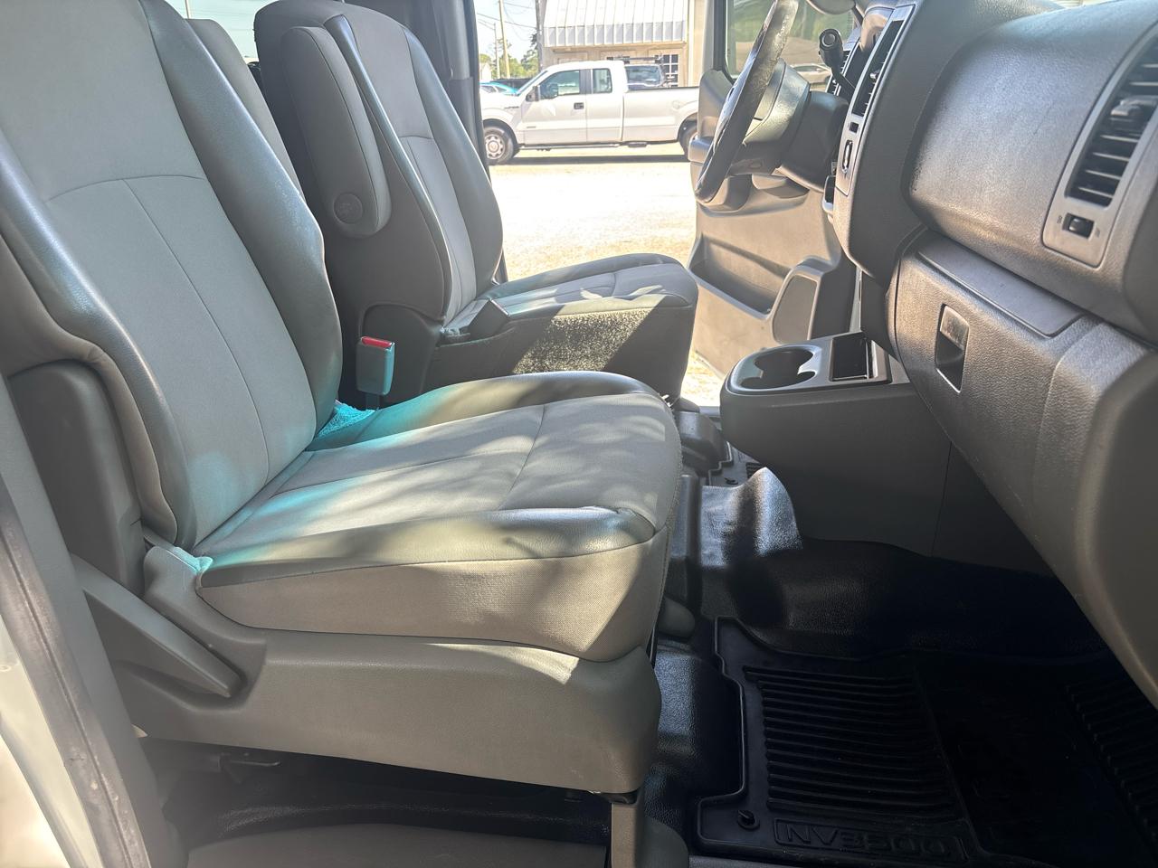 Nissan NV Passenger 3500 S V6 2013