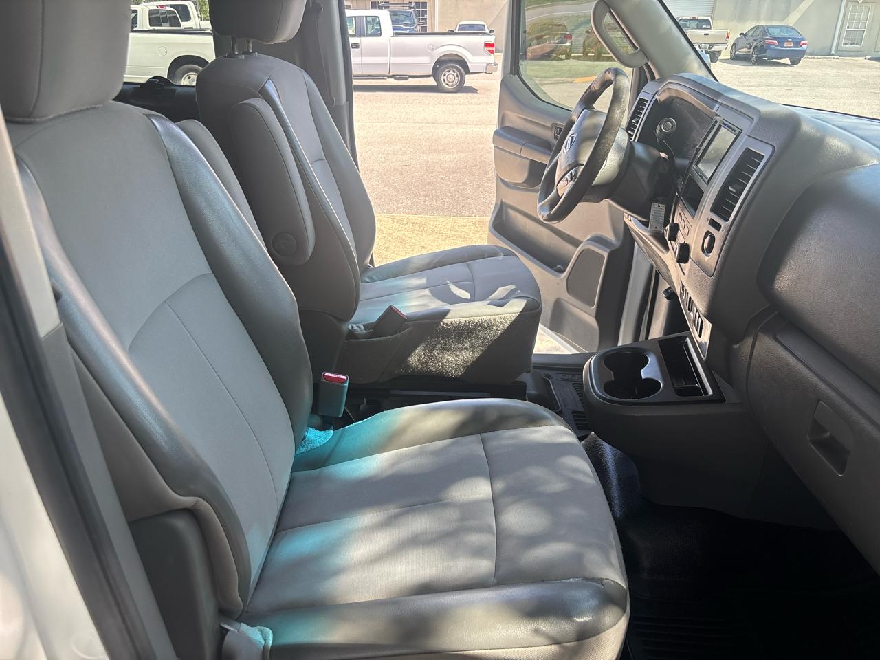 Nissan NV Passenger 3500 S V6 2013