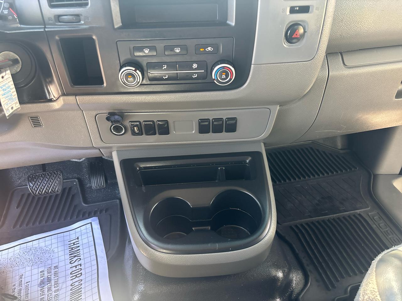 Nissan NV Passenger 3500 S V6 2013