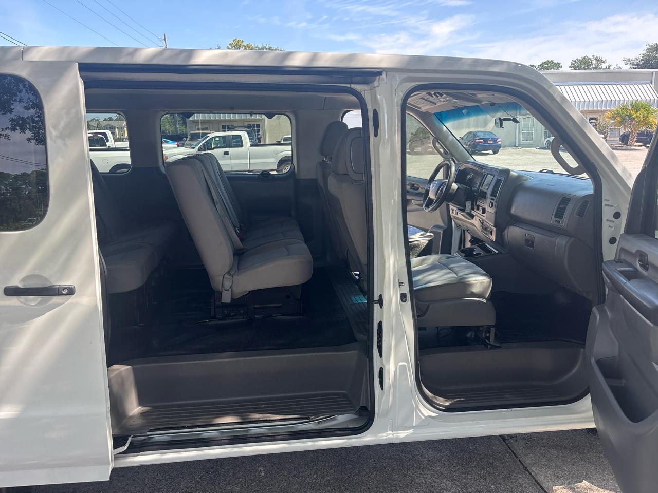 Nissan NV Passenger 3500 S V6 2013