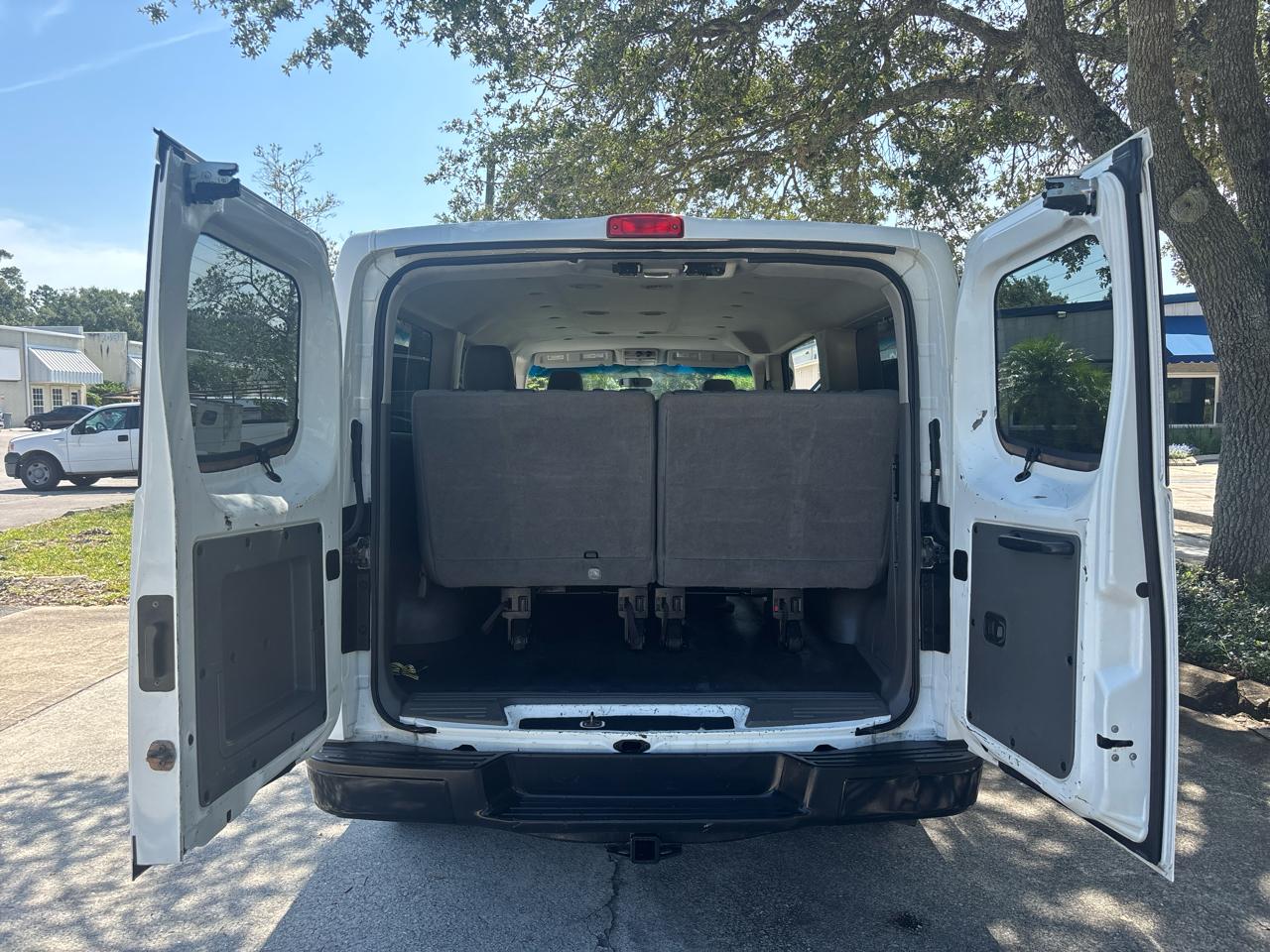Nissan NV Passenger 3500 S V6 2013