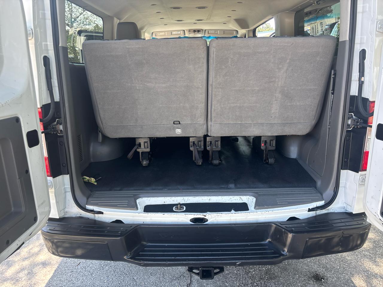 Nissan NV Passenger 3500 S V6 2013