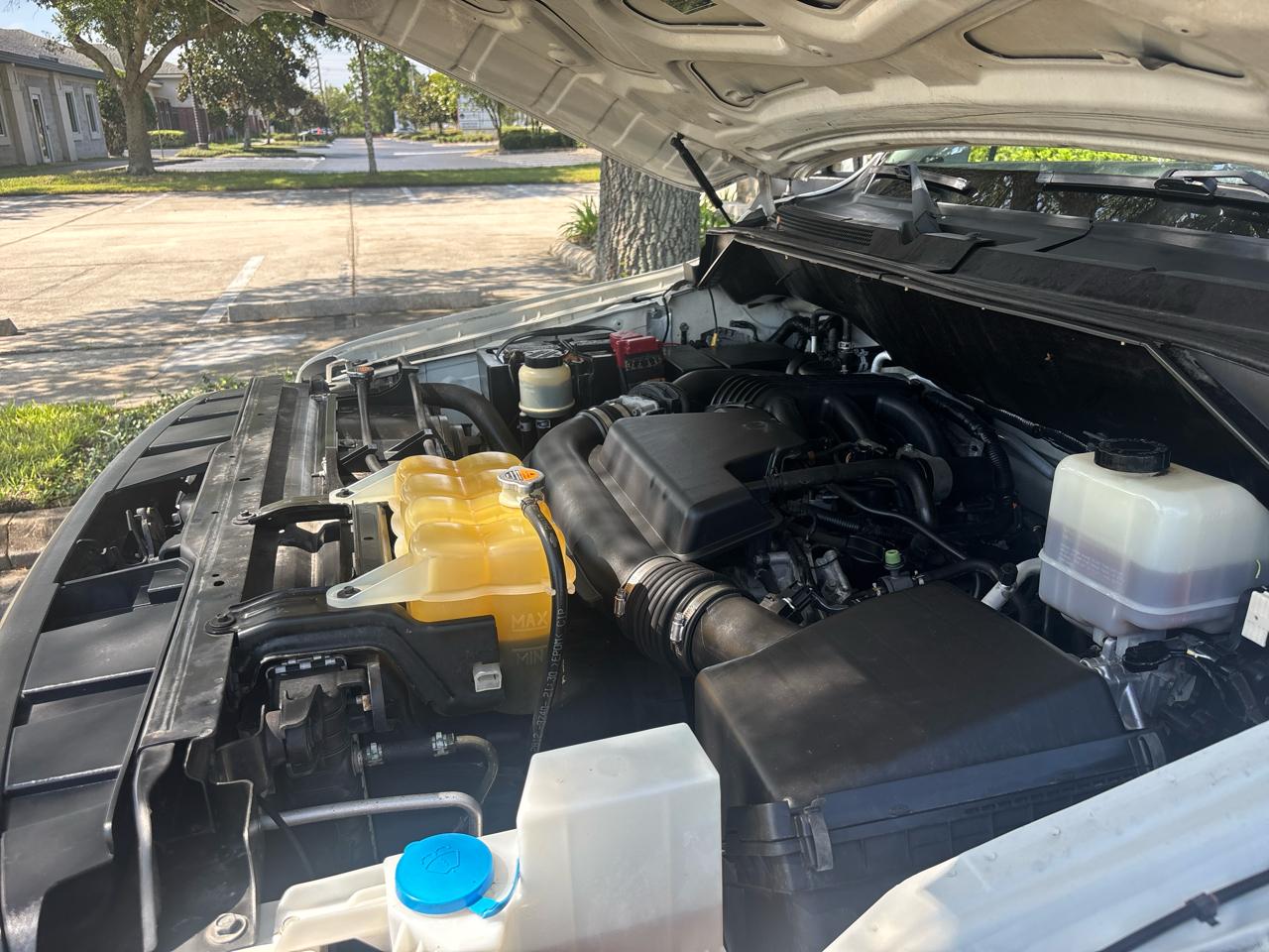 Nissan NV Passenger 3500 S V6 2013