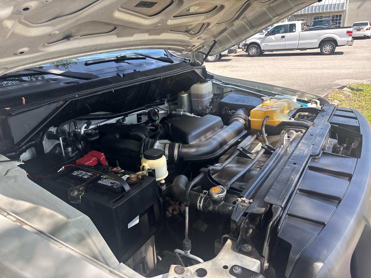 Nissan NV Passenger 3500 S V6 2013
