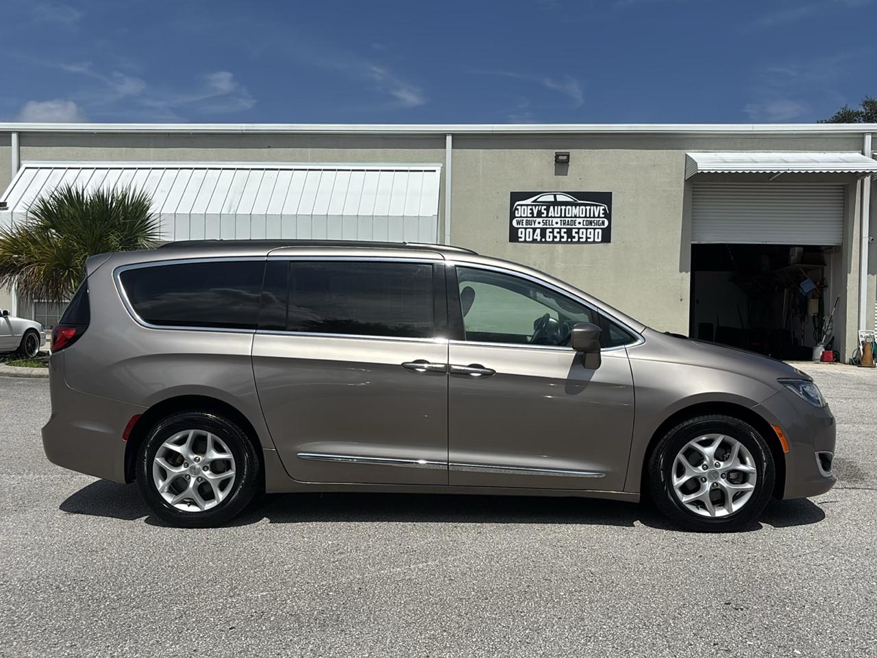 2017 Chrysler Pacifica Touring-L