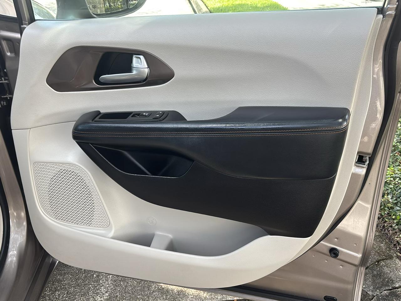 Chrysler Pacifica Touring-L 2017