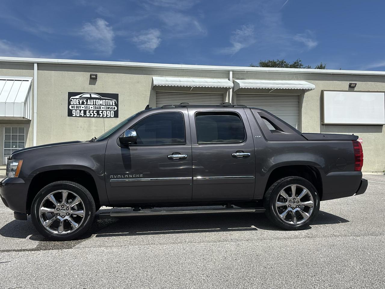 Chevrolet Avalanche LTZ 4WD 2011