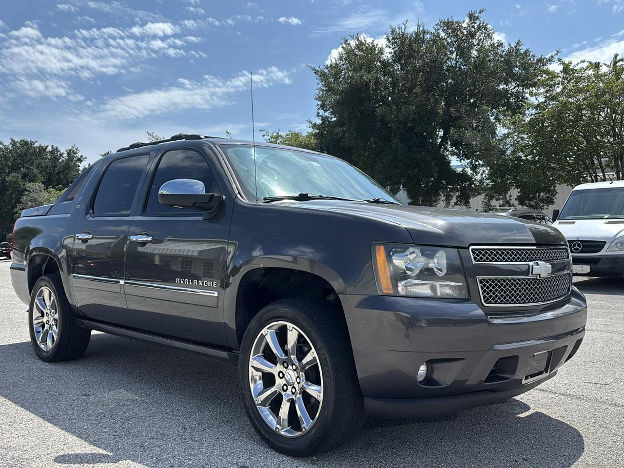 Chevrolet Avalanche LTZ 4WD 2011