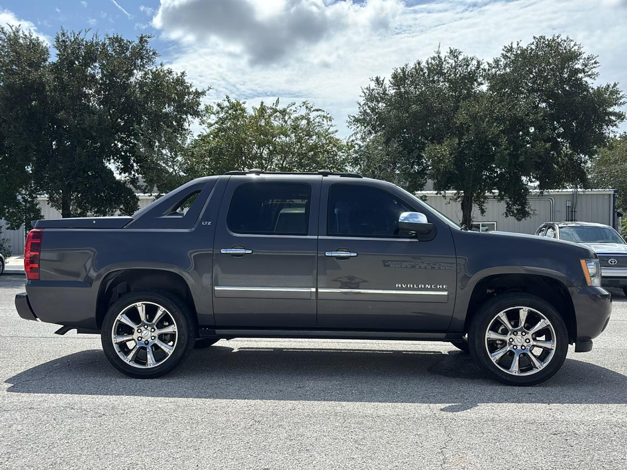 Chevrolet Avalanche LTZ 4WD 2011