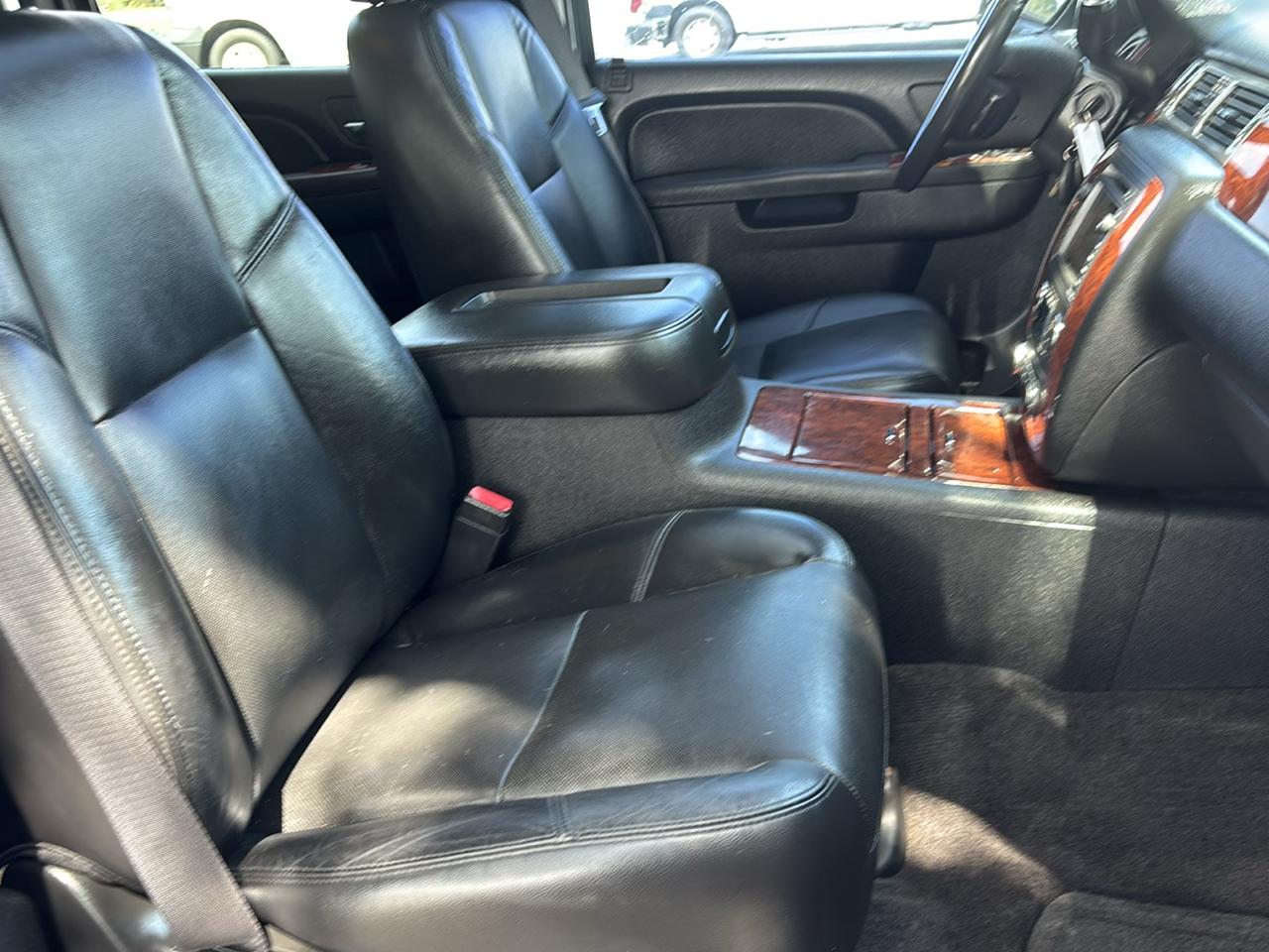 Chevrolet Avalanche LTZ 4WD 2011