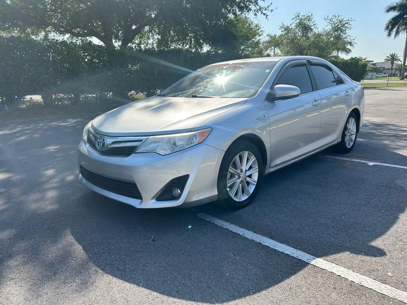 Toyota Camry Hybrid XLE 2014
