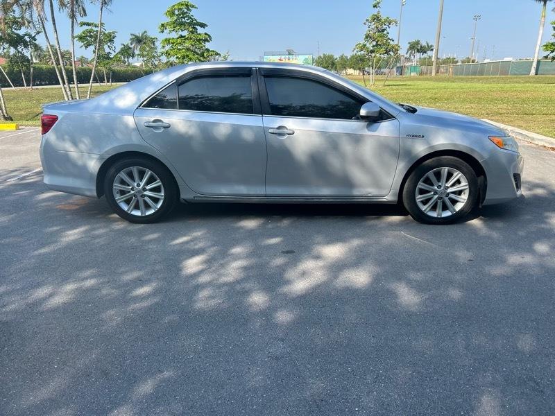 Toyota Camry Hybrid XLE 2014