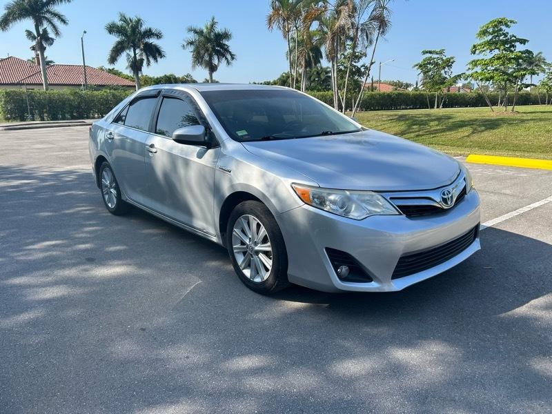 Toyota Camry Hybrid XLE 2014