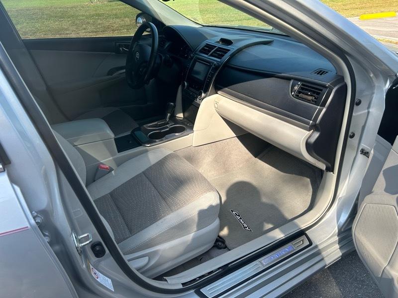 Toyota Camry Hybrid XLE 2014