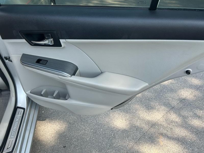 Toyota Camry Hybrid XLE 2014