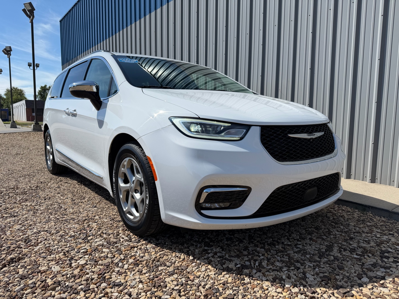 2023 Chrysler Pacifica Limited photo 2