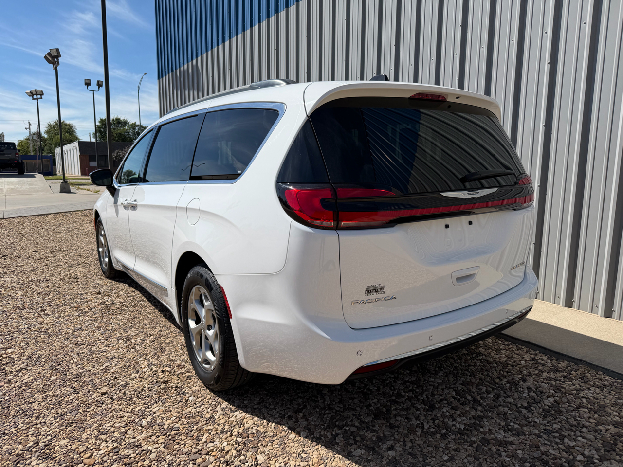 2023 Chrysler Pacifica Limited photo 7