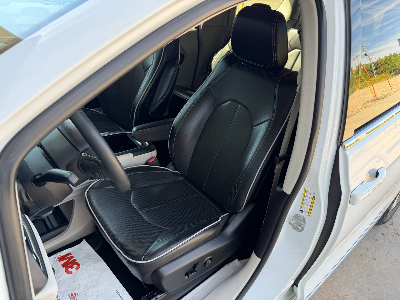 2023 Chrysler Pacifica Limited photo 12