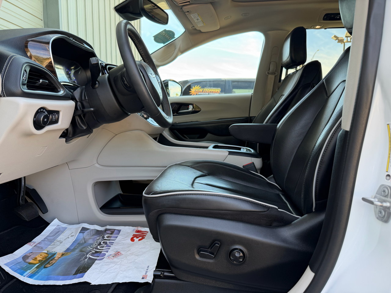 2023 Chrysler Pacifica Limited photo 13