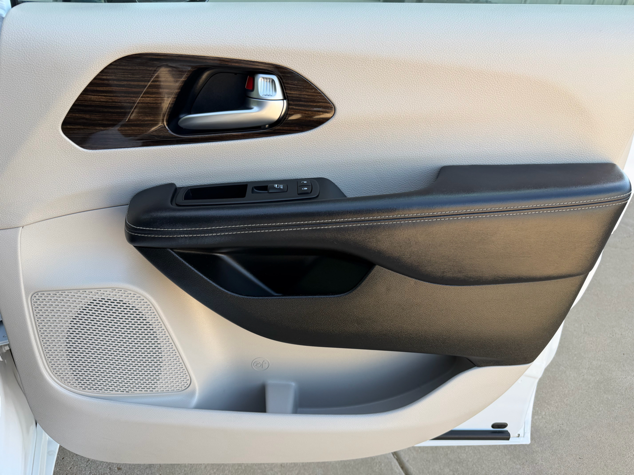 2023 Chrysler Pacifica Limited photo 14