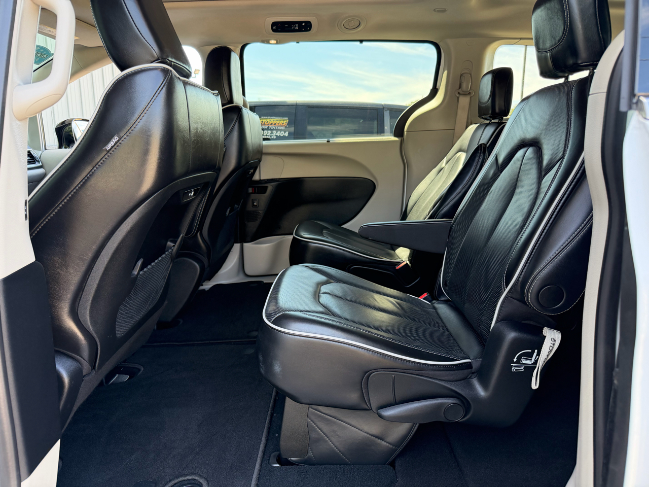 2023 Chrysler Pacifica Limited photo 19