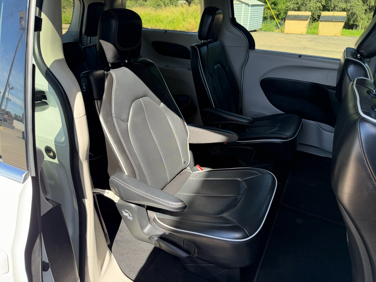 2023 Chrysler Pacifica Limited photo 23