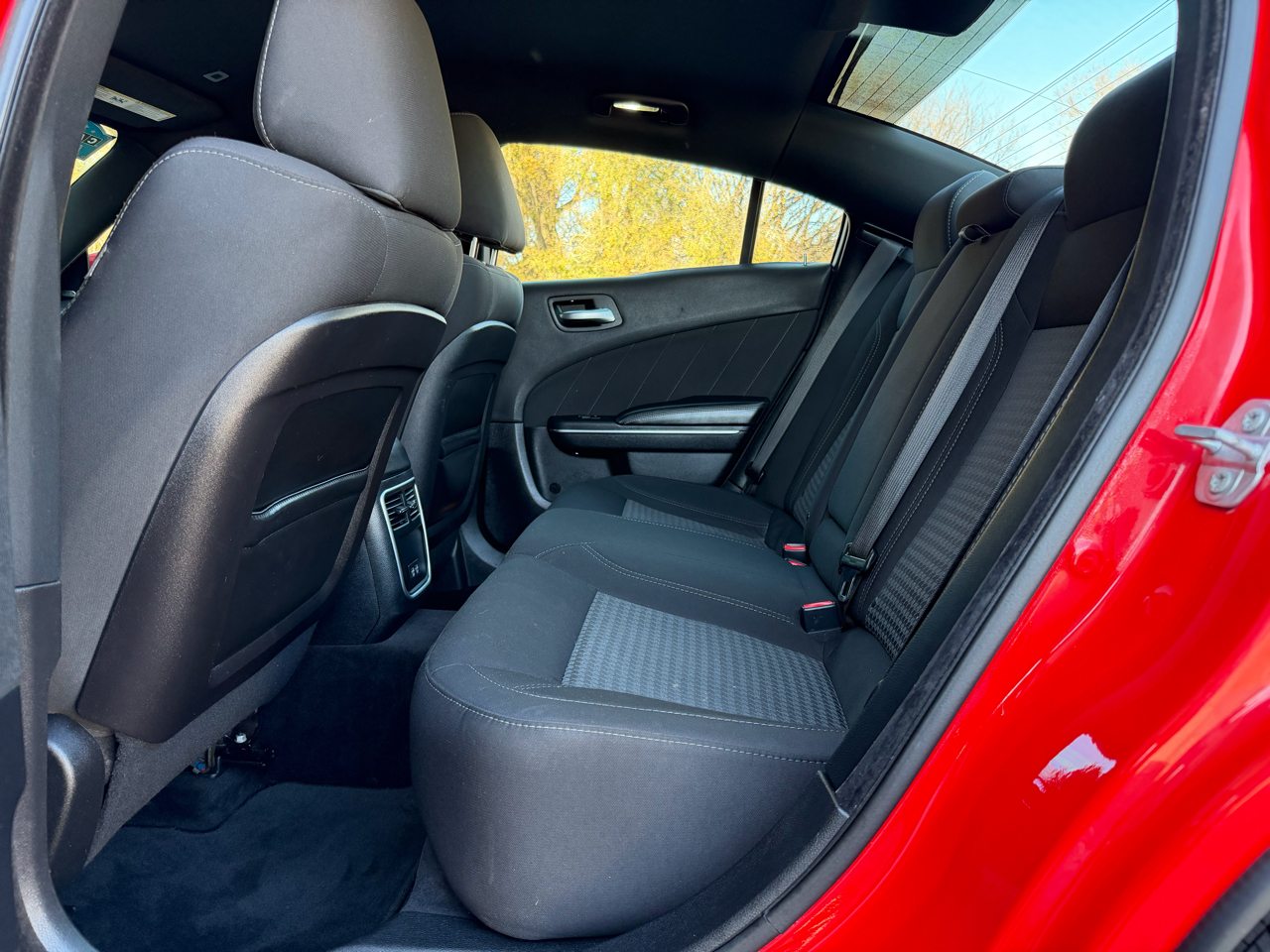 2017 Dodge Charger SXT photo 4