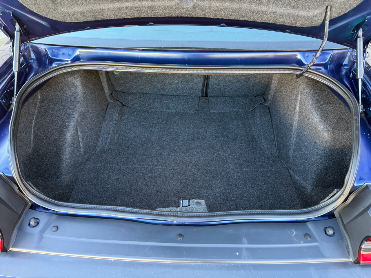 2015 Dodge Challenger SXT photo 4